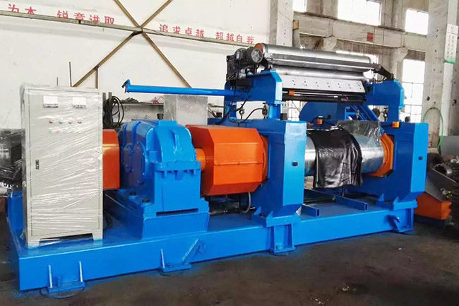 3 xk-560 橡膠開(kāi)煉機(jī) (2).jpg